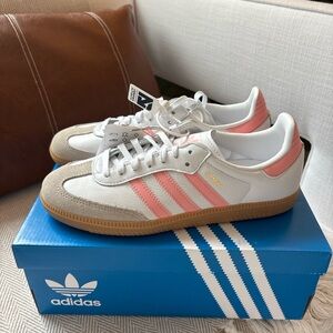 NWT pink and white stripe adidas sambas